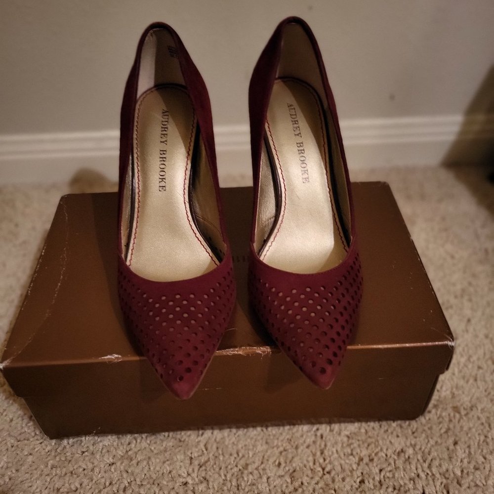Burgundy pump size 7M